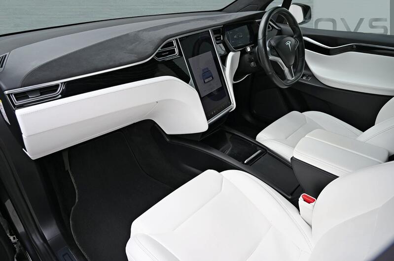 TESLA MODEL X