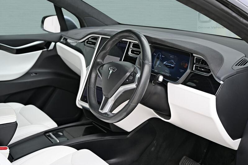 TESLA MODEL X