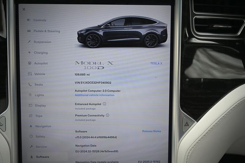 TESLA MODEL X