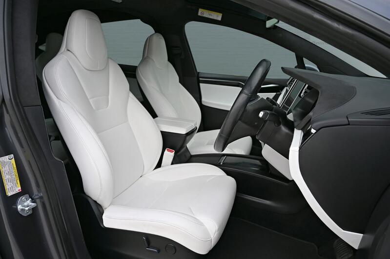 TESLA MODEL X